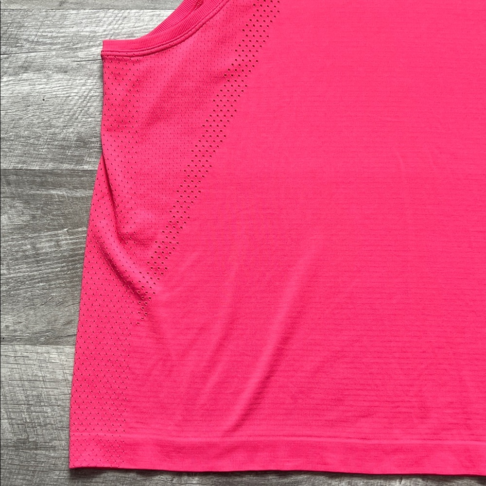 Lululemon Train to Be Tank Top
Lip Gloss / Lip Gloss - Picture 9 of 14